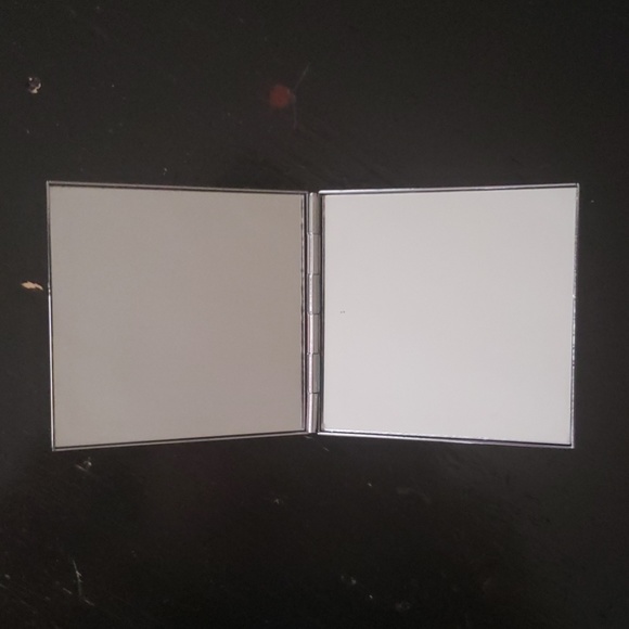 Pocket mirror - Picture 2 of 3